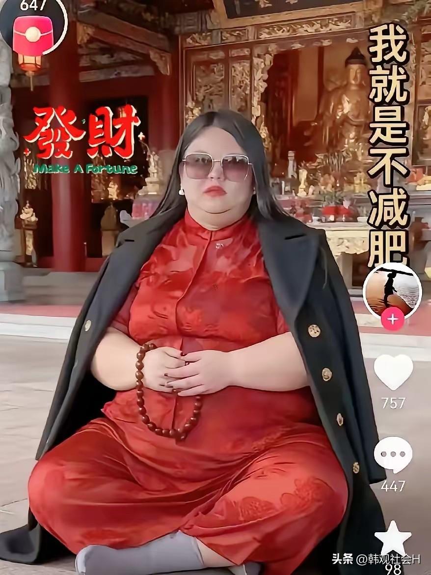 可以这样说，放在二十年前，李湘是绝大多数男人心目中的女神！李湘现在发福了，这是大
