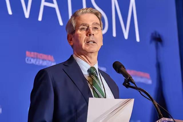 美国财长贝森特认为：中国买俄罗斯石油是自用，合情合理；而印度低价买俄罗斯石油，再