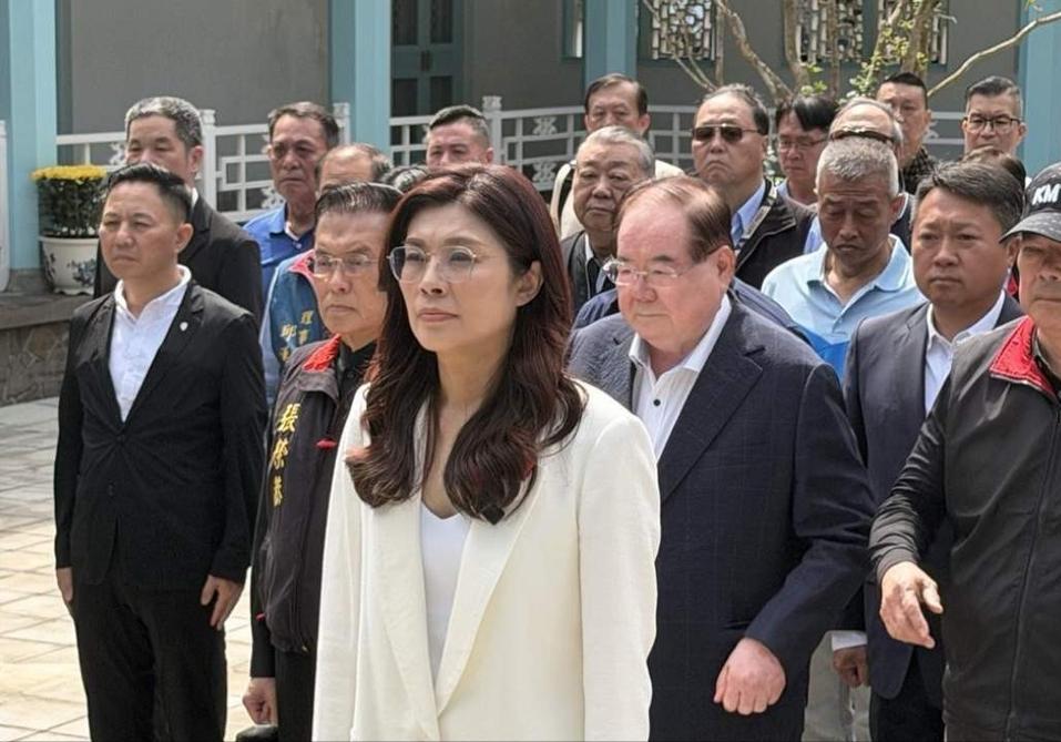 郑丽文访问当天，人民日报发出强烈警告，直指日本右翼 

4月7号按照大陆邀请的访