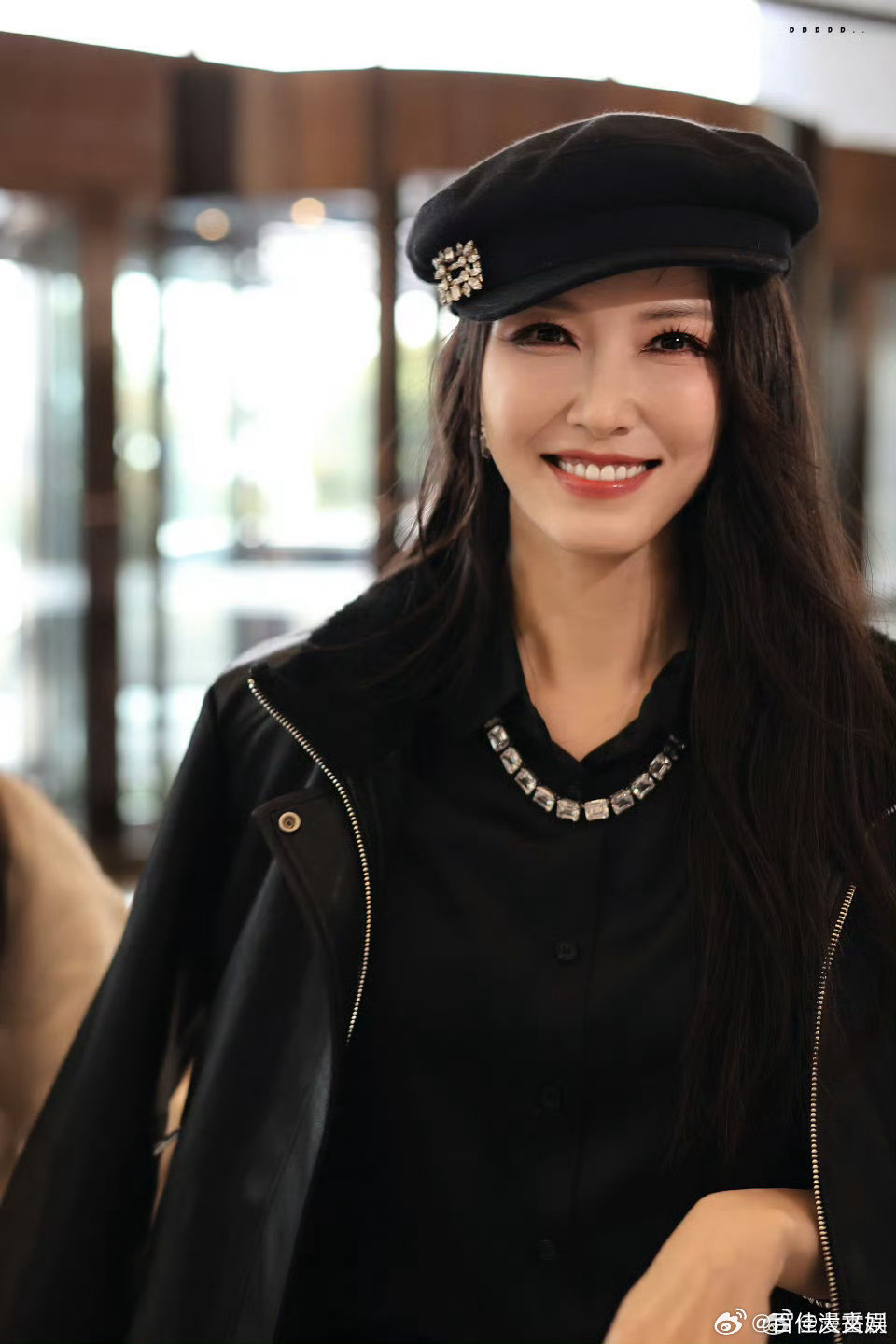 谢娜想和徐洁儿跑马拉松 浪姐里真是惊喜不断涌现！谢娜介绍徐洁儿时满是惊喜，称其全