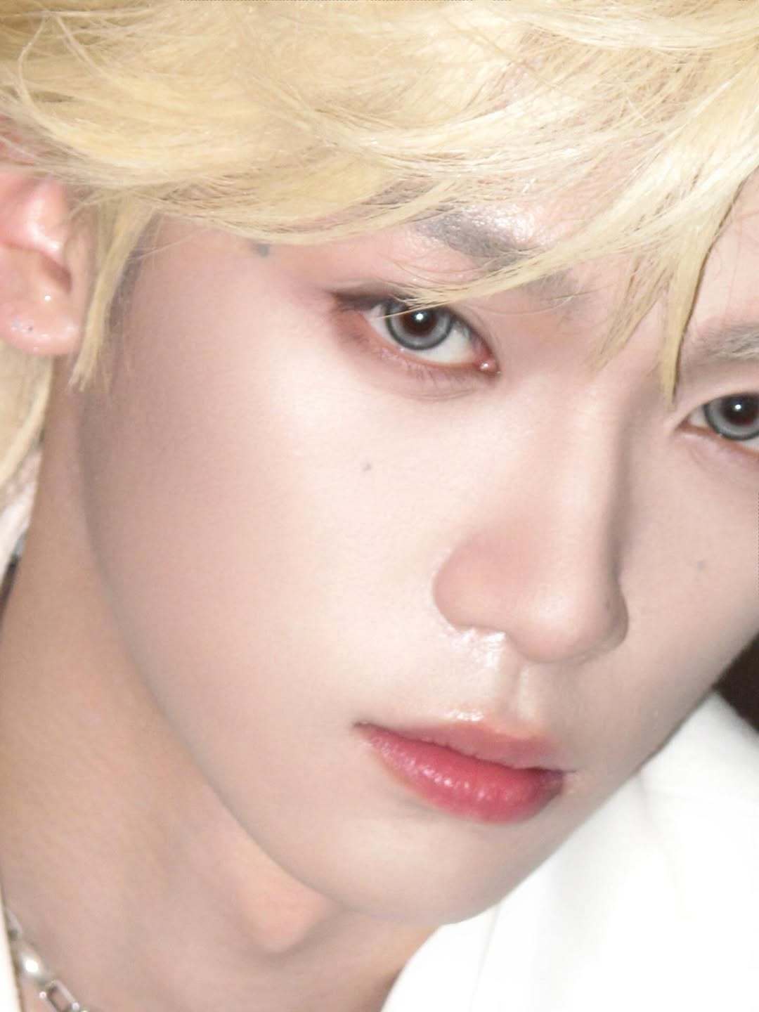 梓渝📸金发LOOK💛新歌「褪黑素」也上线了🎵梓渝真的太争气了 ​​​梓渝事