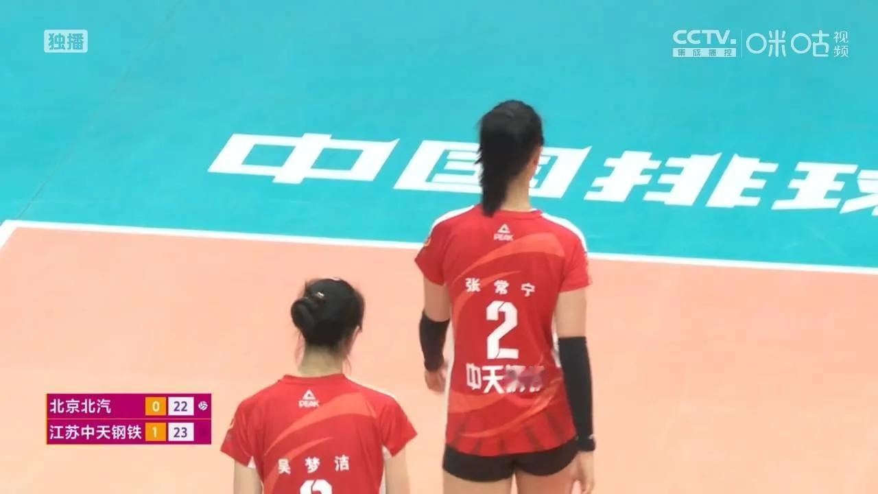 看好小将庄宇珊！新一届女排国家队主攻阵容中，李盈莹是绝对的核心主力球员，但第二主