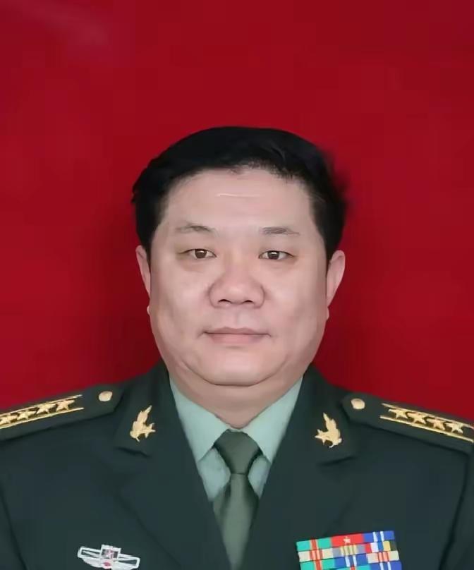 1985年，老山敢死队队长孙兆群在冲锋前，跟52个兄弟砸下了一句话：谁活着，谁就