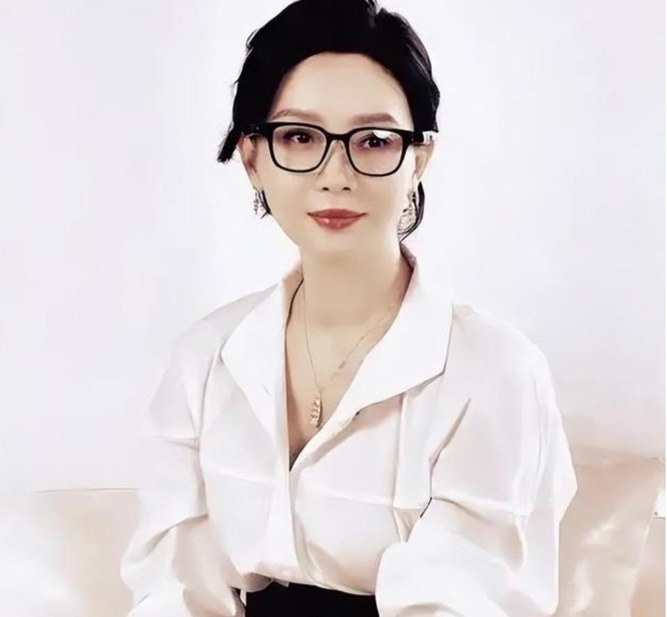不再隐瞒！陈数首谈14年婚姻，盲目迁就丈夫 患病后现状怎样了
娱乐