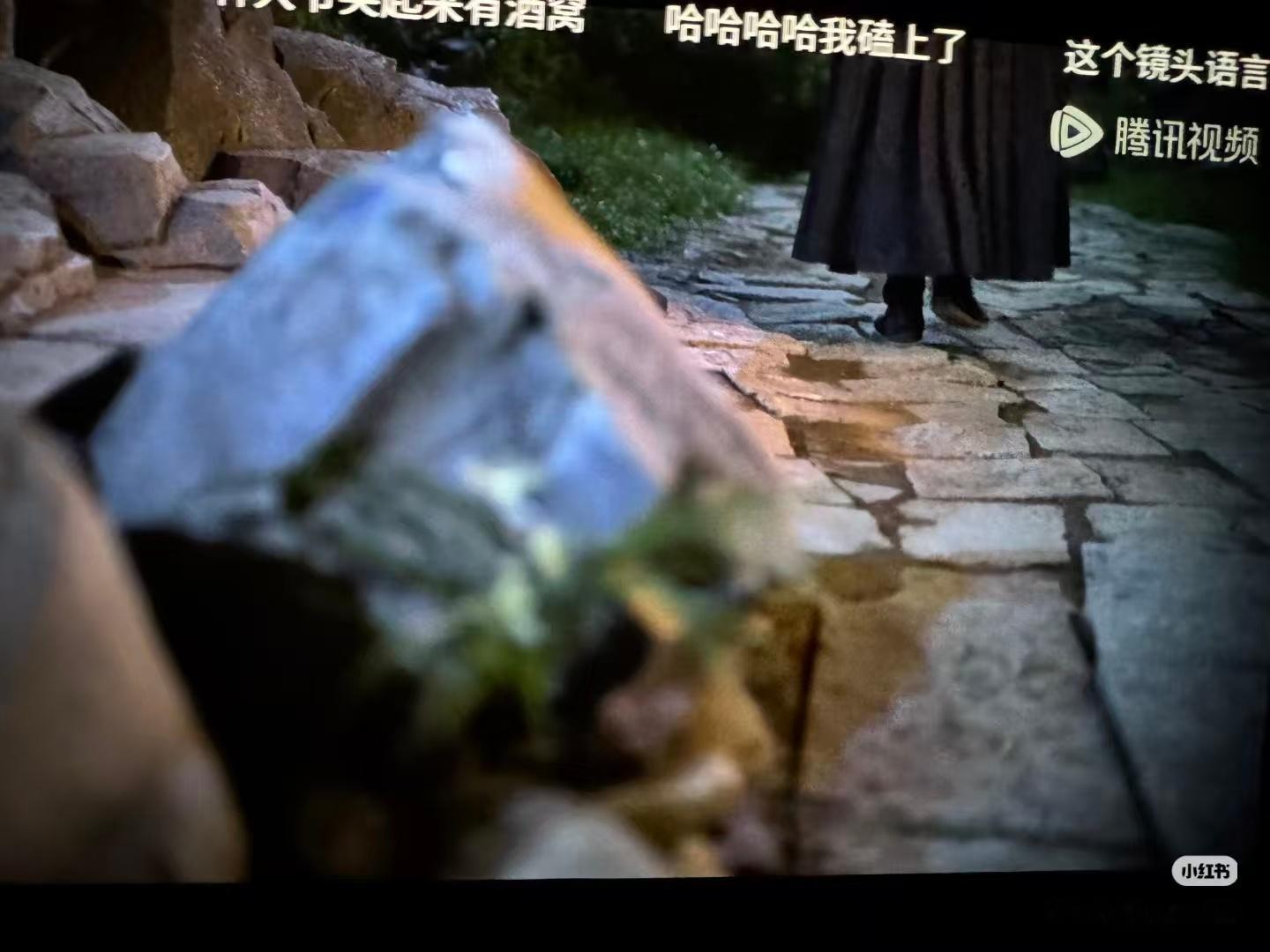 兰香如故简直是浪漫疯子 他站在廊下看她跑过来的那个远景镜头，没有台词没有特写，但