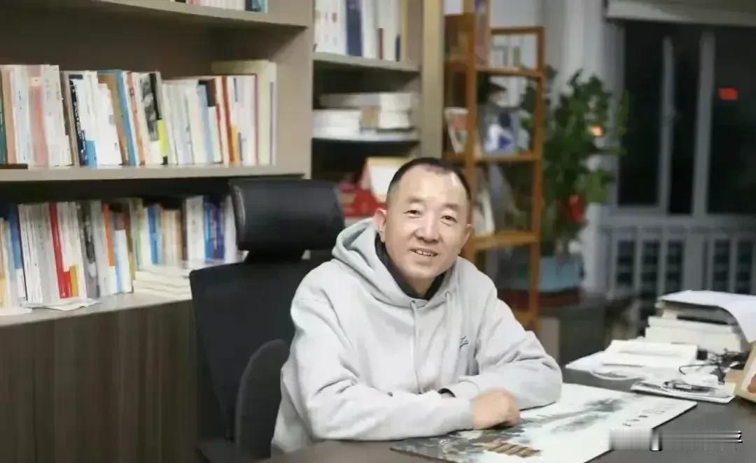 这几天，行甲大哥的新书《别离歌》发布了，并在董宇辉直播间和网友互动！

说实话，