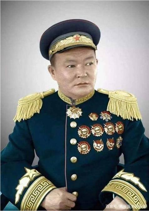 [月亮]看清这个胸前挂满勋章的人，他是中华民族的罪人。就是他跟外人勾结，把外蒙古