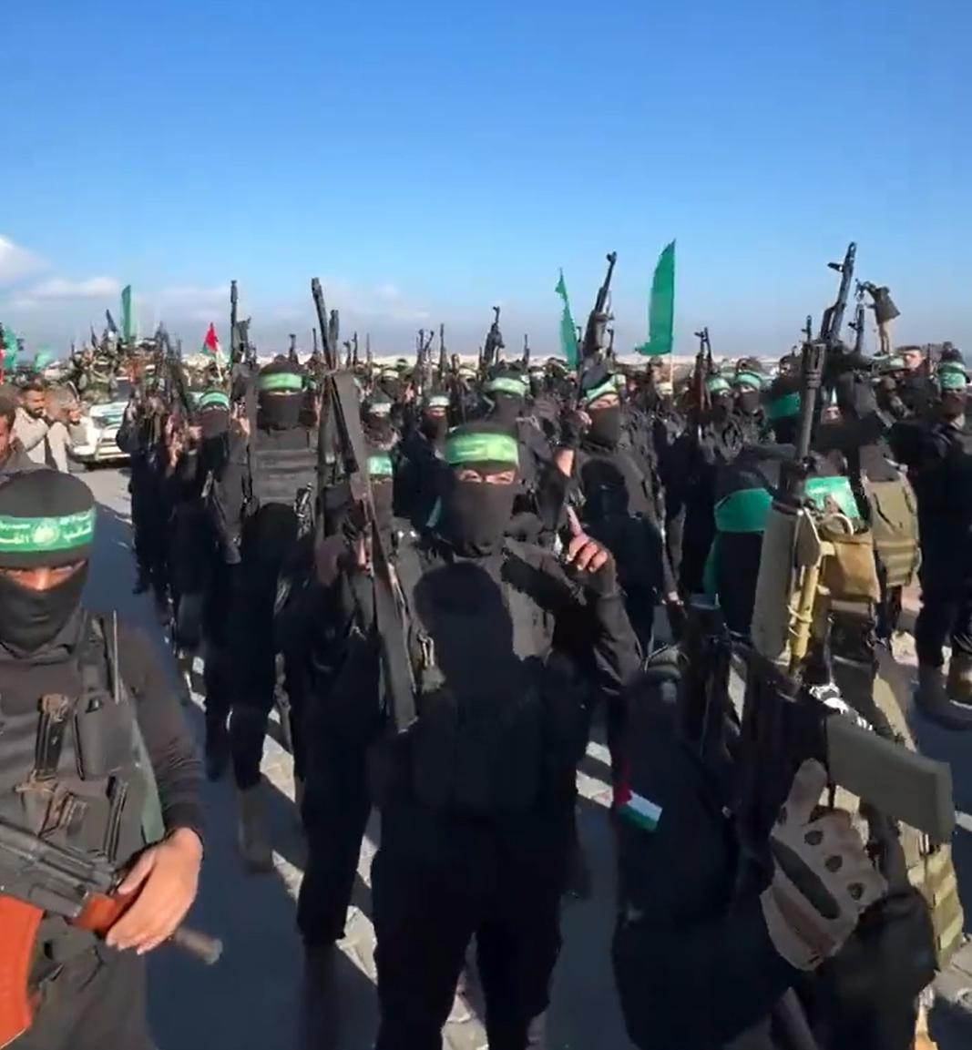 哈马斯也来了。最近举行了一次阅兵式。

没办法，武器弹药运不进去，阅兵展示的，也