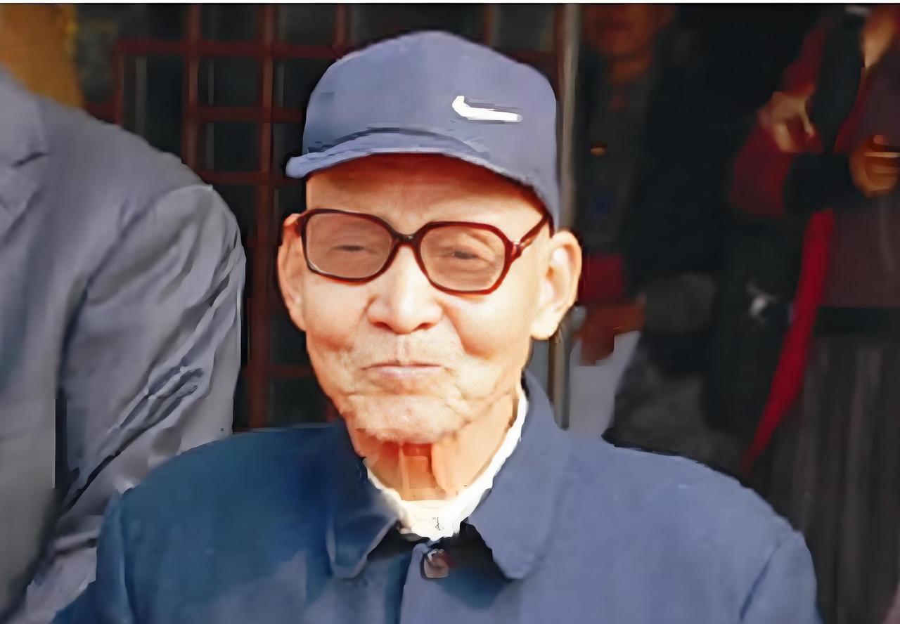 姚连蔚隐退背后的秘密：从工人到副国级，1979年被免职后，他的晚年生活如何？
