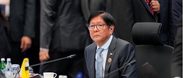 菲律宾大佬在APEC峰会上求帮忙，中美都不回消息，突然转向韩国签大单。
2025
