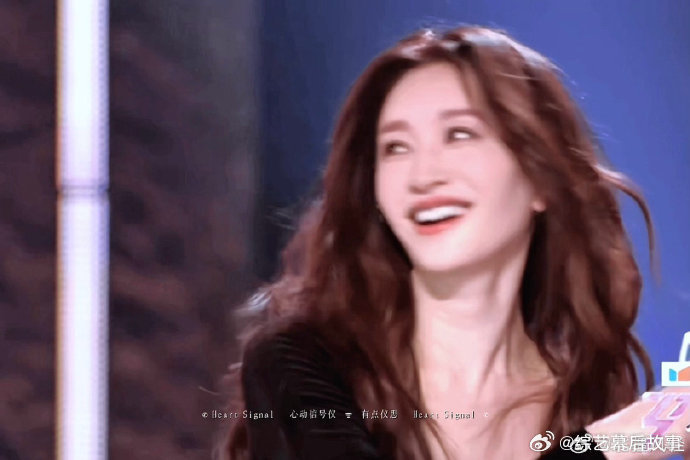 李小冉也微醺了清冷女神微醺后自带软萌滤镜，说话温温柔柔，自带笑意，高冷气场秒变邻