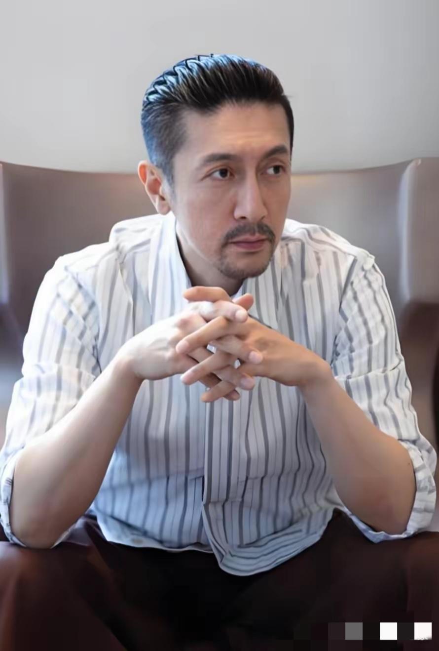 张鲁一说，1980年我出生在北京，是家中独子。父母都是知识分子，家里条件不是很富