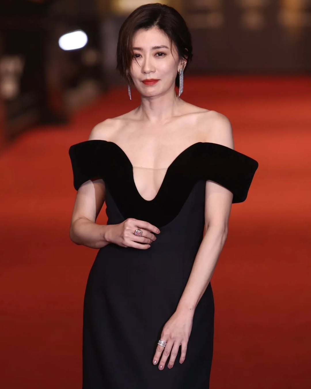 贾静雯 