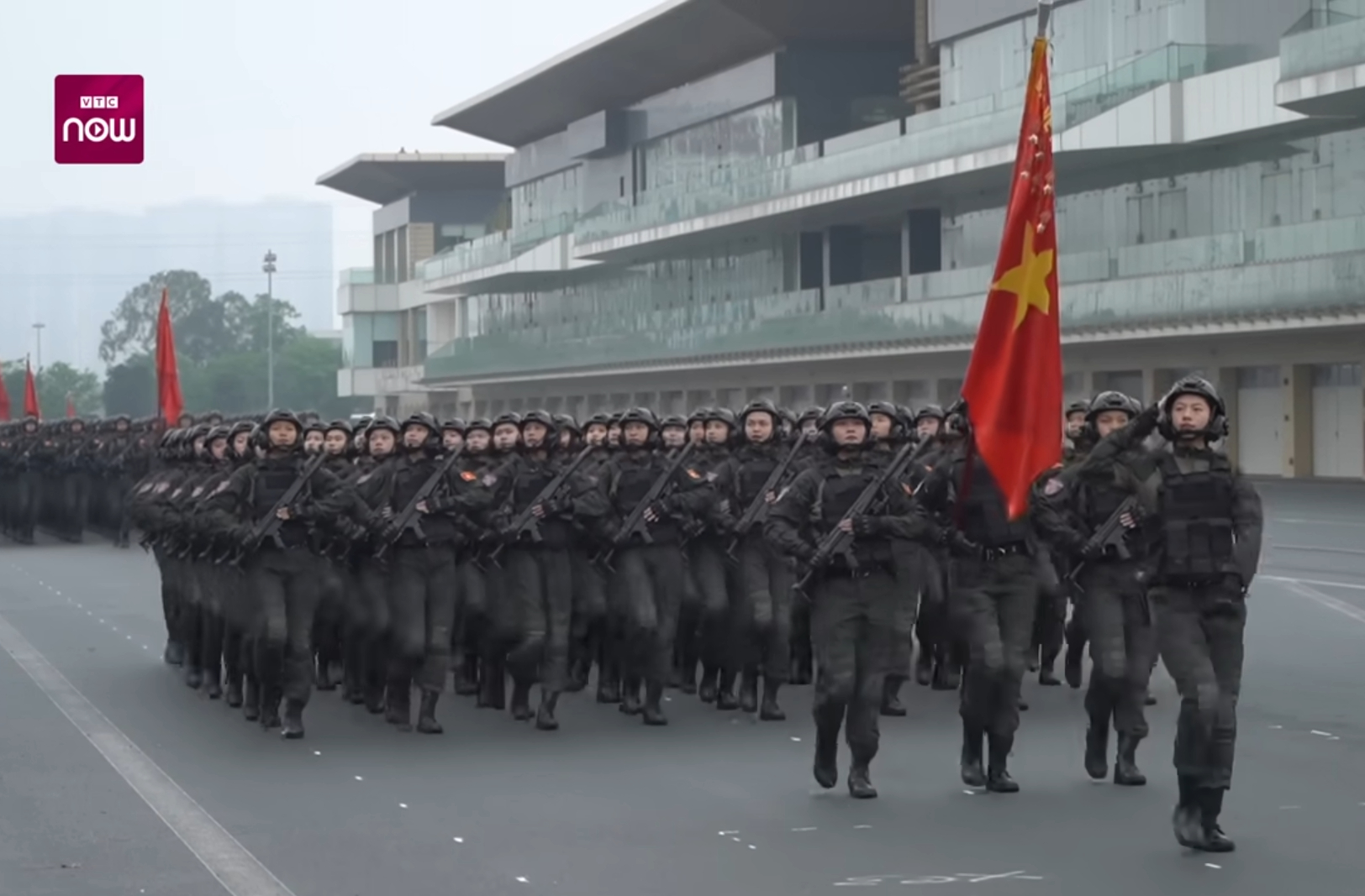 装备MP5A3冲锋枪的越南机动警察女子特警部队。联合国武器登记机构（UNROCA