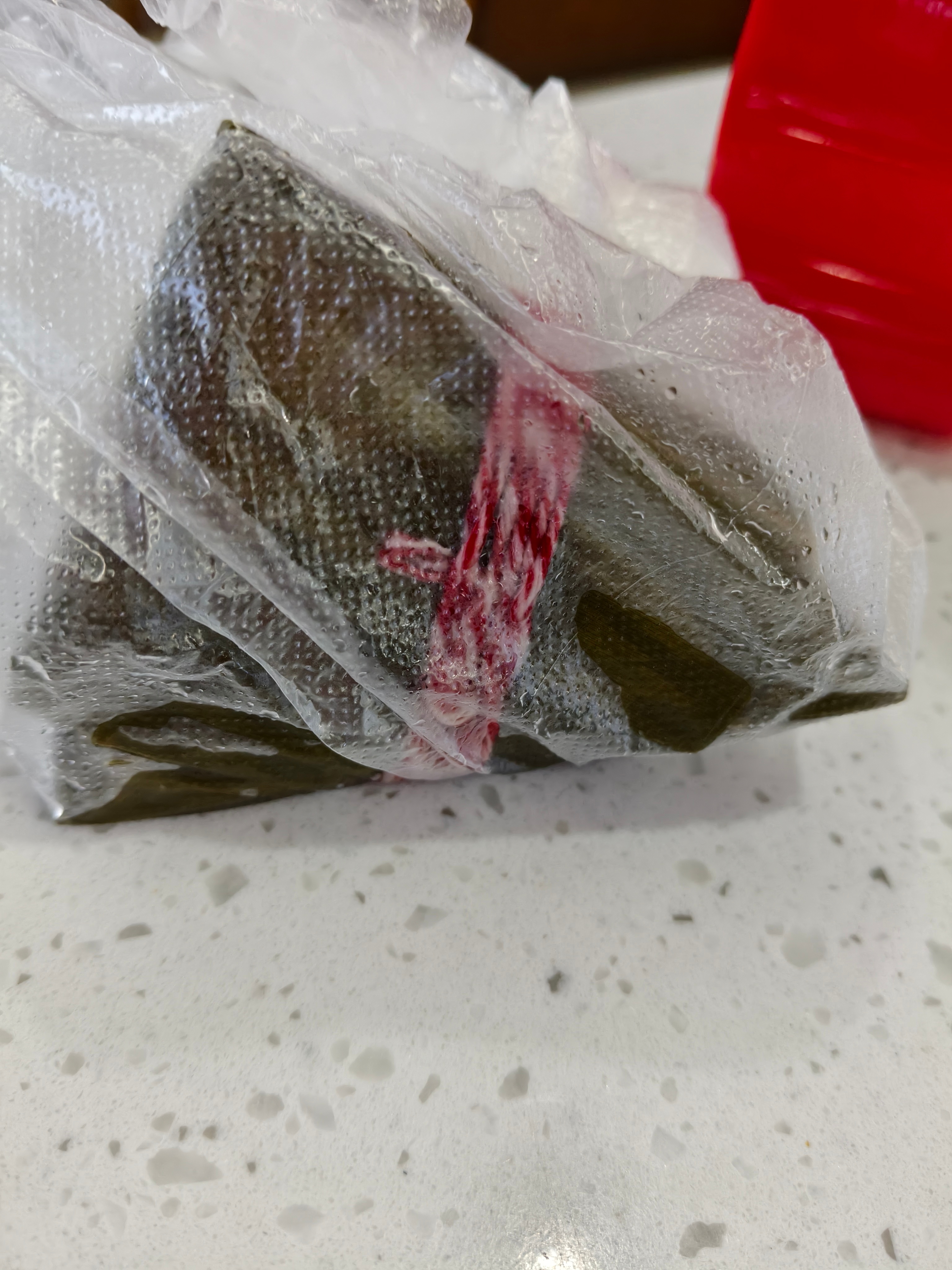 最后一个粽子那个阿姨说最后一个要留给最后一个顾客，所以一直没给，但是看到是我所以