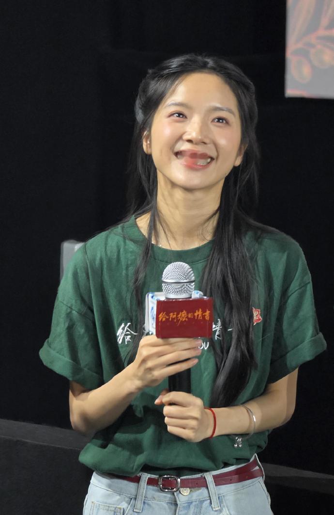 李思潼金鹿奖影后 老天爷给饭吃[赞][赞]有实力有运气肯努力[努力] ​​​