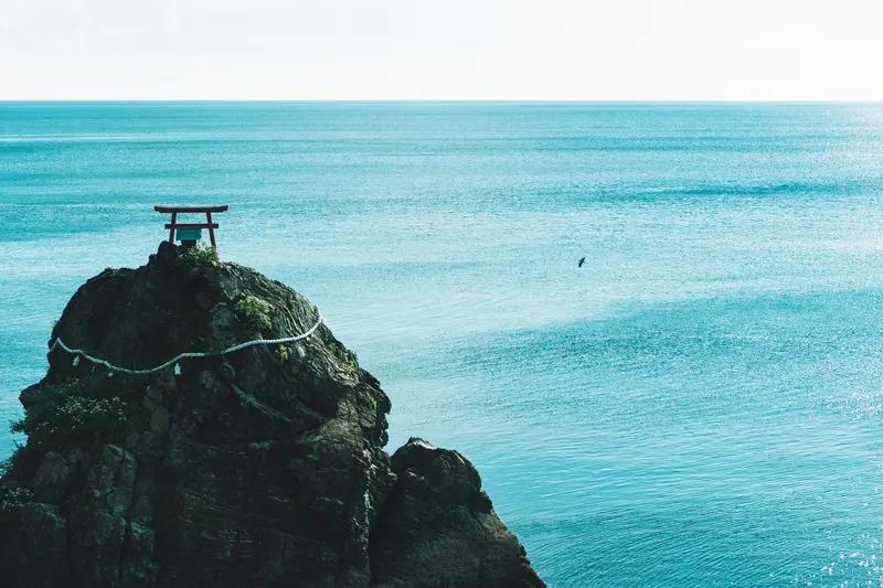 日本在台湾问题上就是个“搅屎棍”。日本首相高市早苗在国会大放厥词，称“台湾有事”