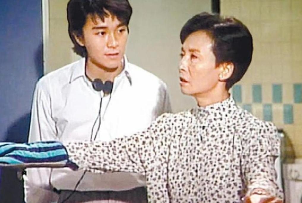 她是香港知名演员却在深圳养老院去世，一生坎坷，年幼被父母抛弃，中年丧夫，晚年丧子