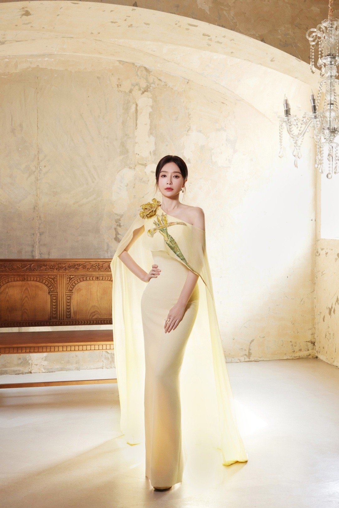 秦岚五登央视春晚！“央妈严选”实锤，观众缘与代表作双在线。今晚亮相《贺花神》，期