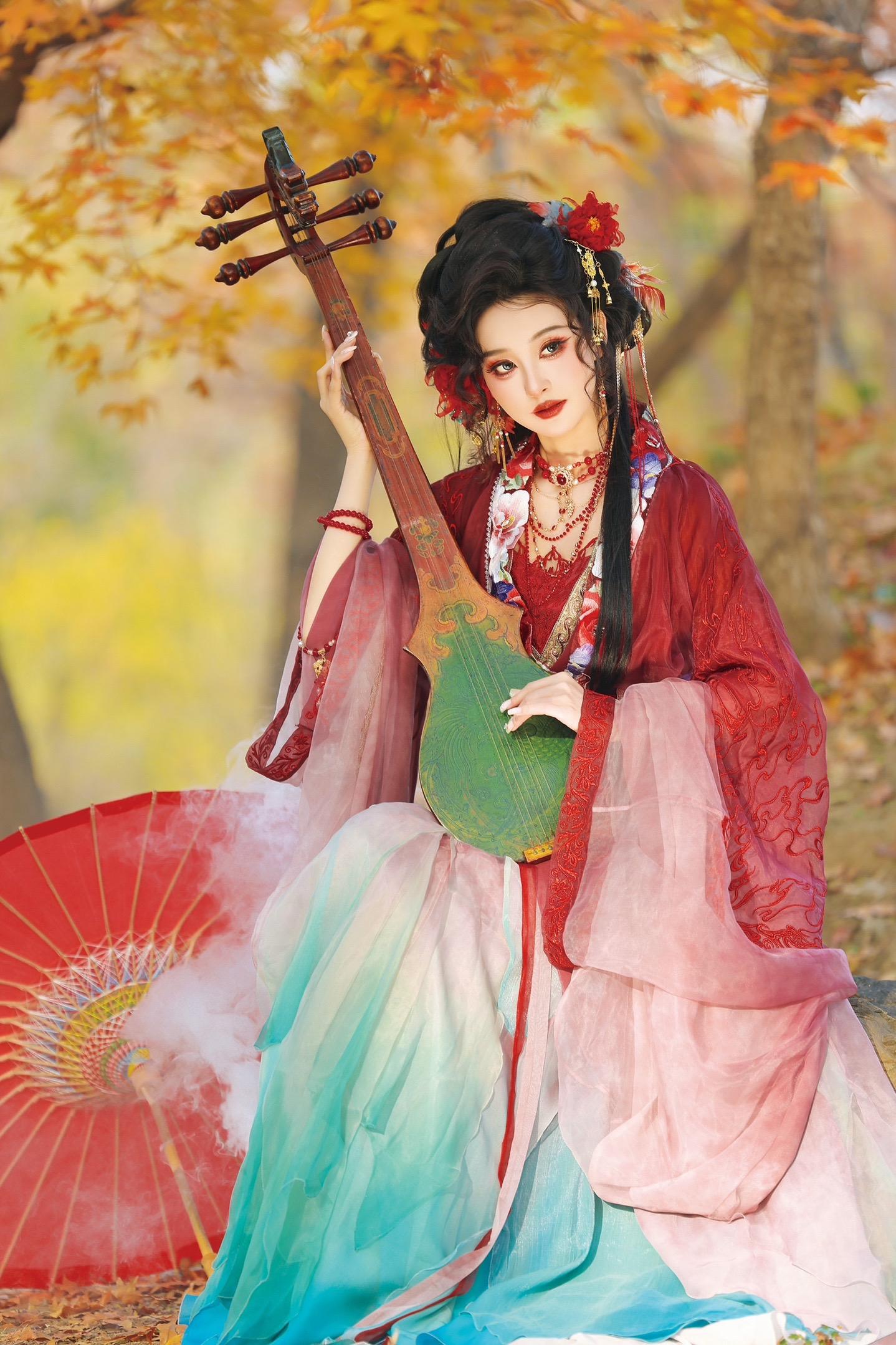 青丘之山有兽焉，其状如狐而九尾。摄/后：我
