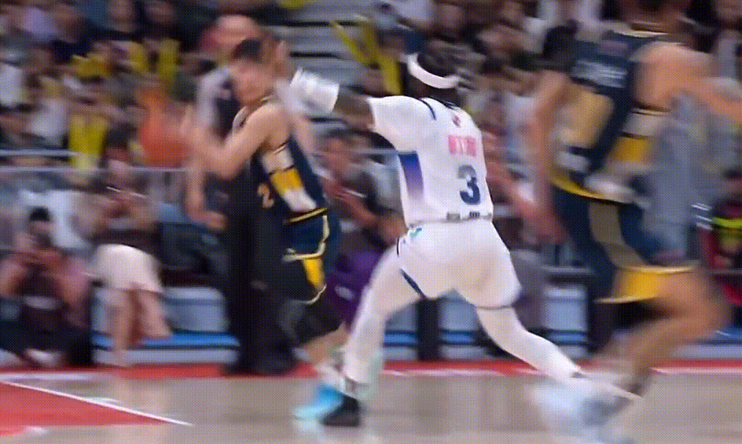 又是一记暴扣！奎因真有劲啊，打这么久了还能飞得起来广东男篮vs宁波男篮