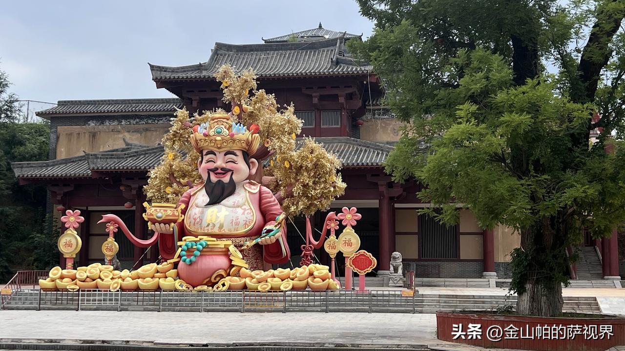＂你认识人多，能不能帮忙给孩子介绍个对象”，“行啊！需要啥条件？” ＂1米6以上