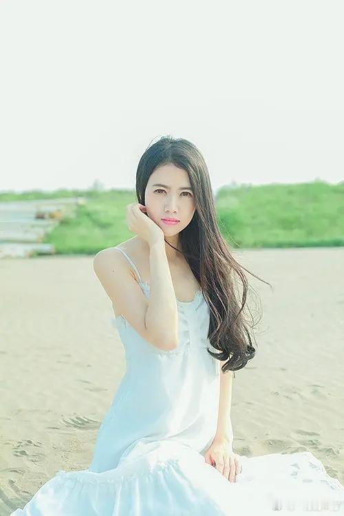 生活总是让我们遍体鳞伤，但到后来，那些受伤的地方一定会成为我们最强壮的地方。#情
