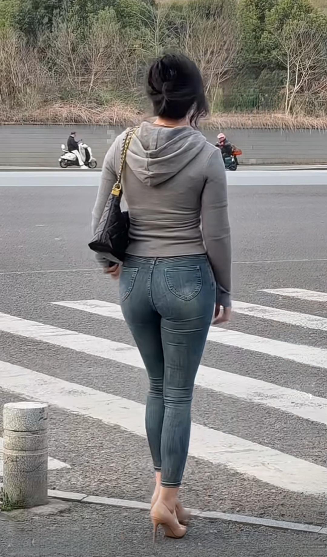 ＃每天说一句鼓励自己努力的话＃
       努力不是为了做给谁看，无论什么结果