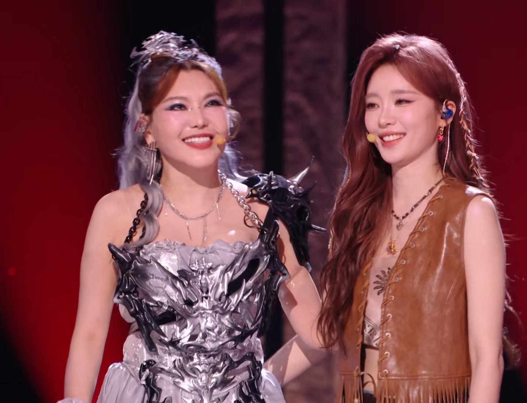 小图雅二公造型来了，今天穿得特别女团哈哈哈哈哈…浪姐二公直播