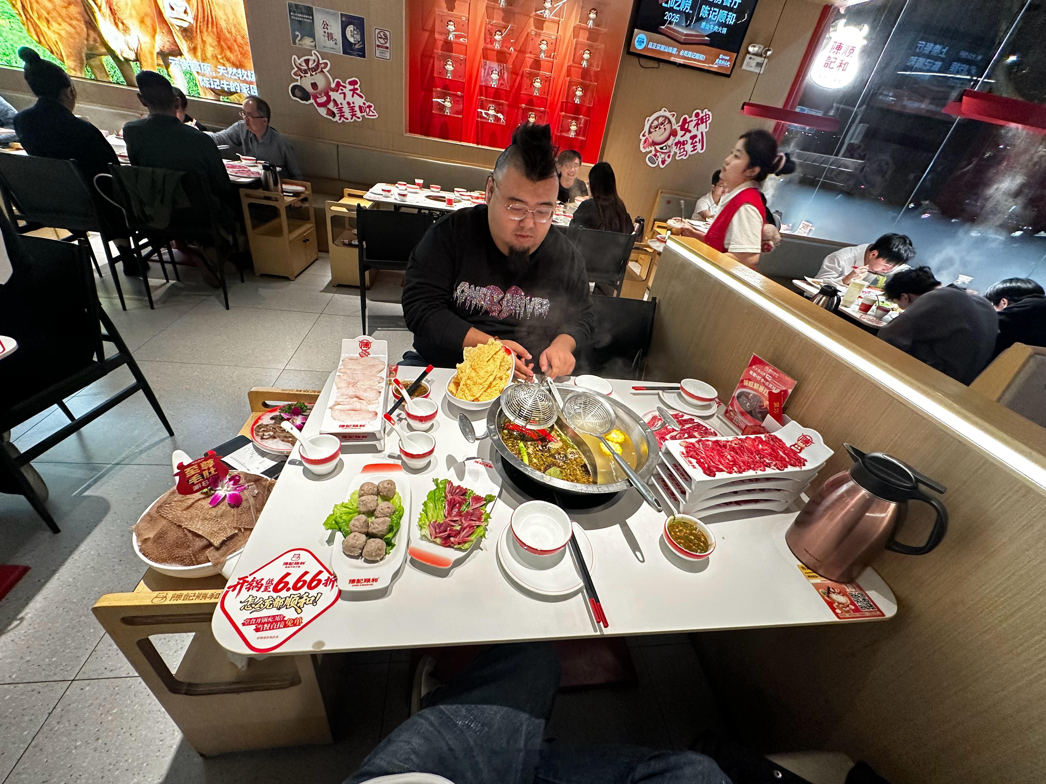 这几天广州降温，所以只能无奈吃火锅潮州牛肉火锅永远香的无解