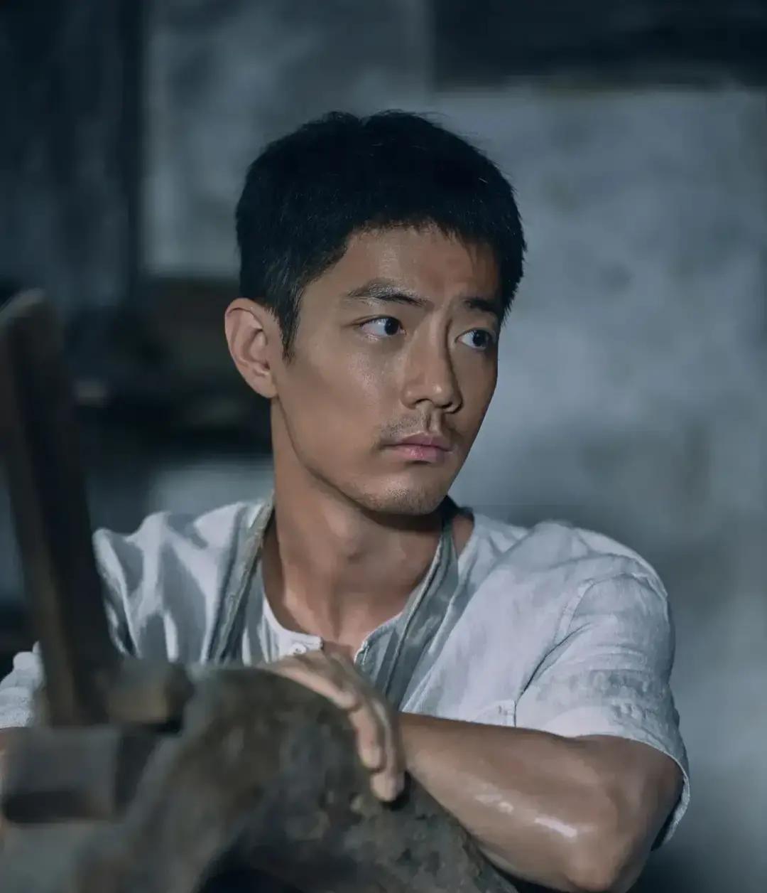 《消失的她》狂收35亿，同期所有流量主演电影却集体卡在5亿门坎。
那个用流量给票