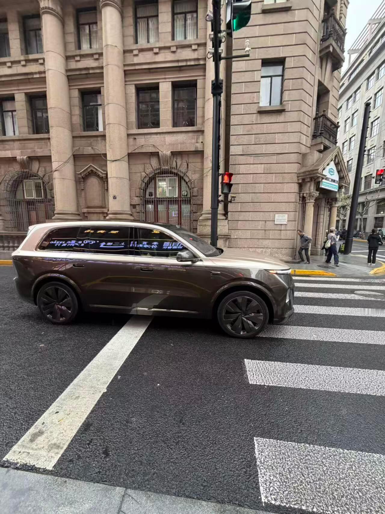 理想L9 livis上路，不知道隔音还有没有提升，现款虽然隔音确实已经不错了，但