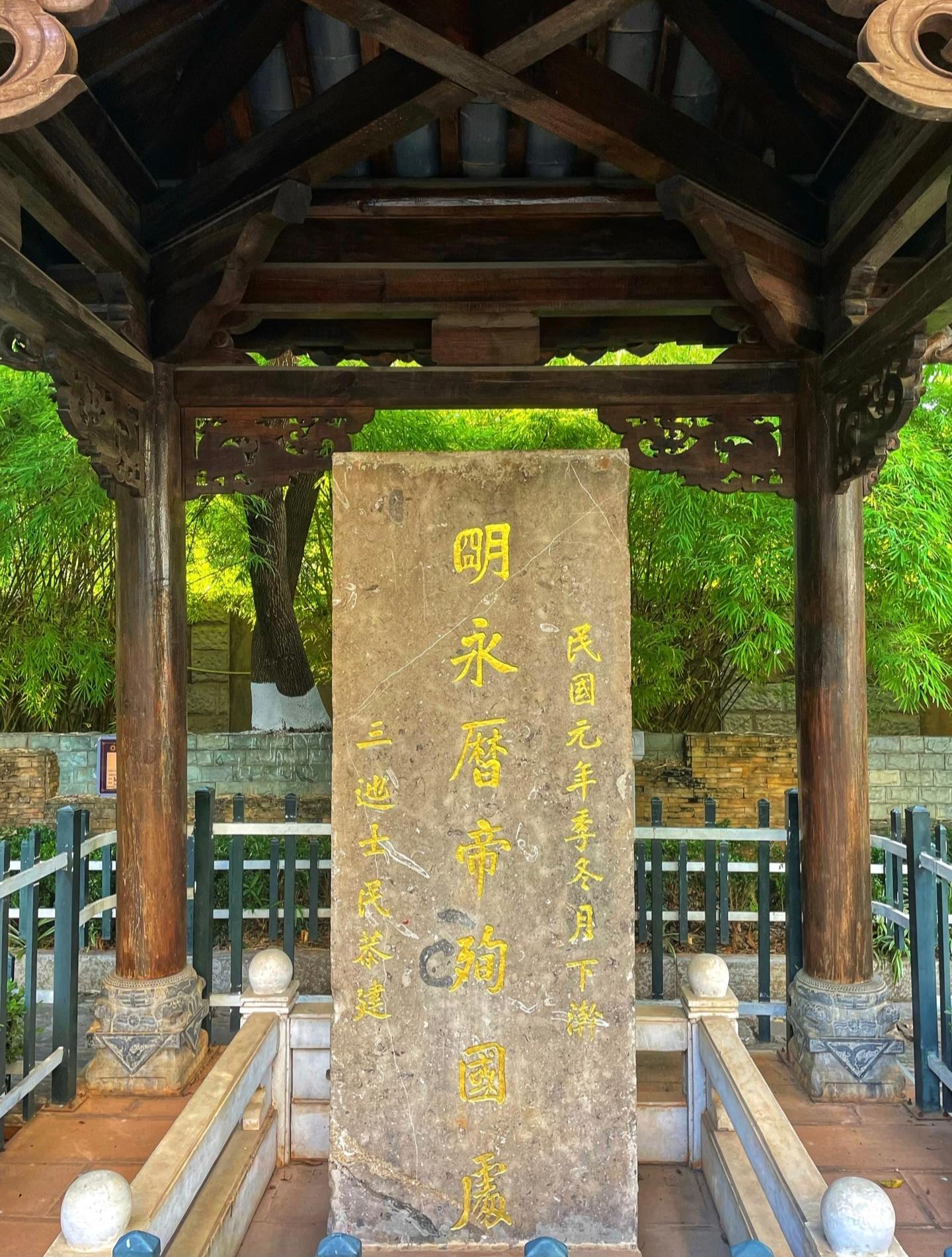 一纸剃发令，令无数英雄奋勇而起抗清牺牲。永历（1647年——1662年...