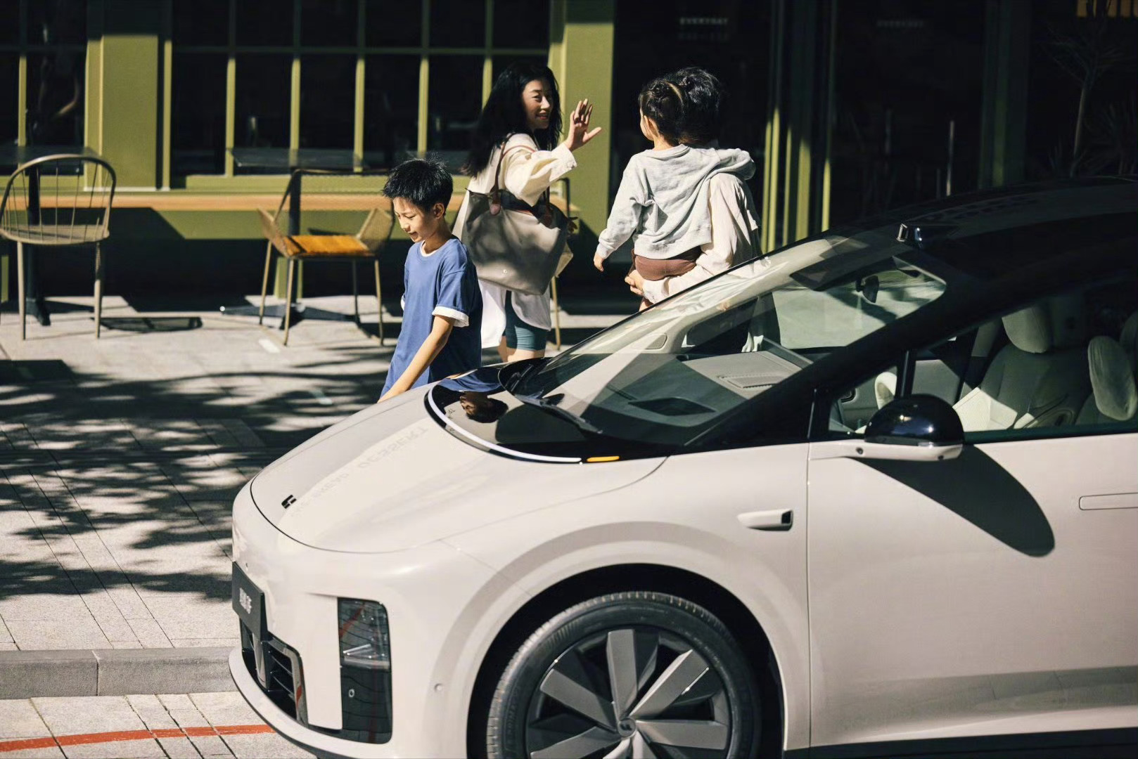 理想i8发布会定档7月29日内饰能看清一些了，大家感受一下[来]新车[超话] ​