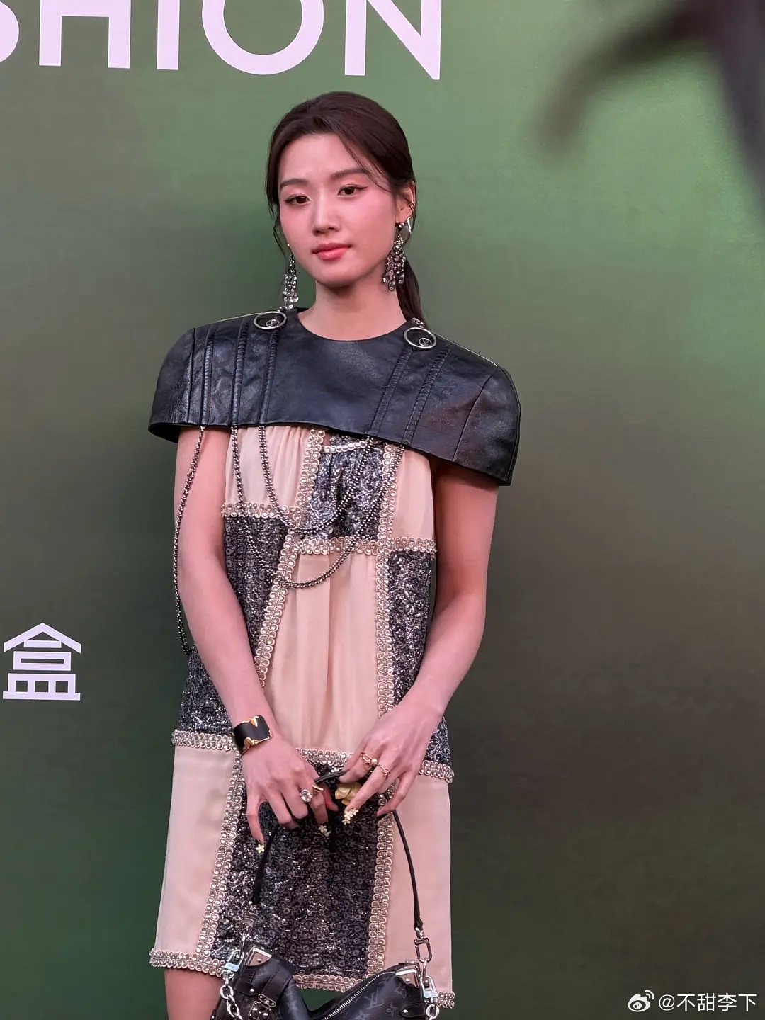 被害了，被害得很彻底 vogue直播 ​​​