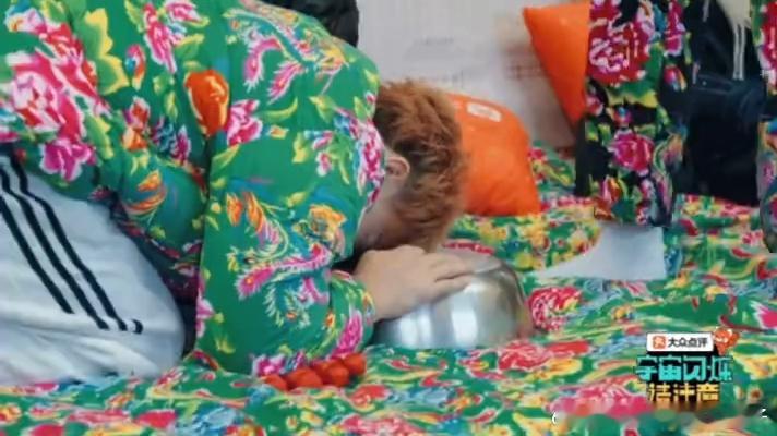 黄子韬玩游戏给刘耀文连磕三个头宇宙闪烁请注意 这反差也太大了吧！黄子韬放狠话说耀