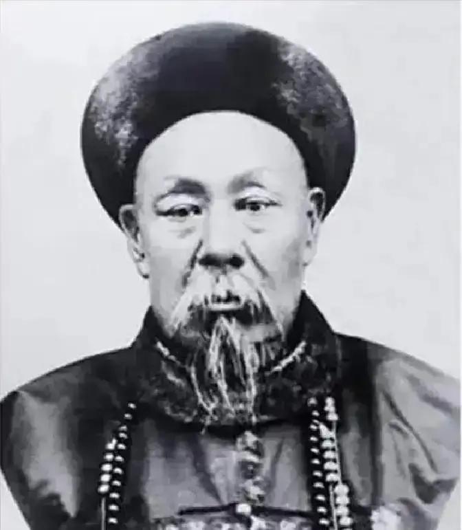 1901年清廷下旨，革去甘军统帅董福祥一切官职，永不叙用。董福祥不甘当替罪羊，直