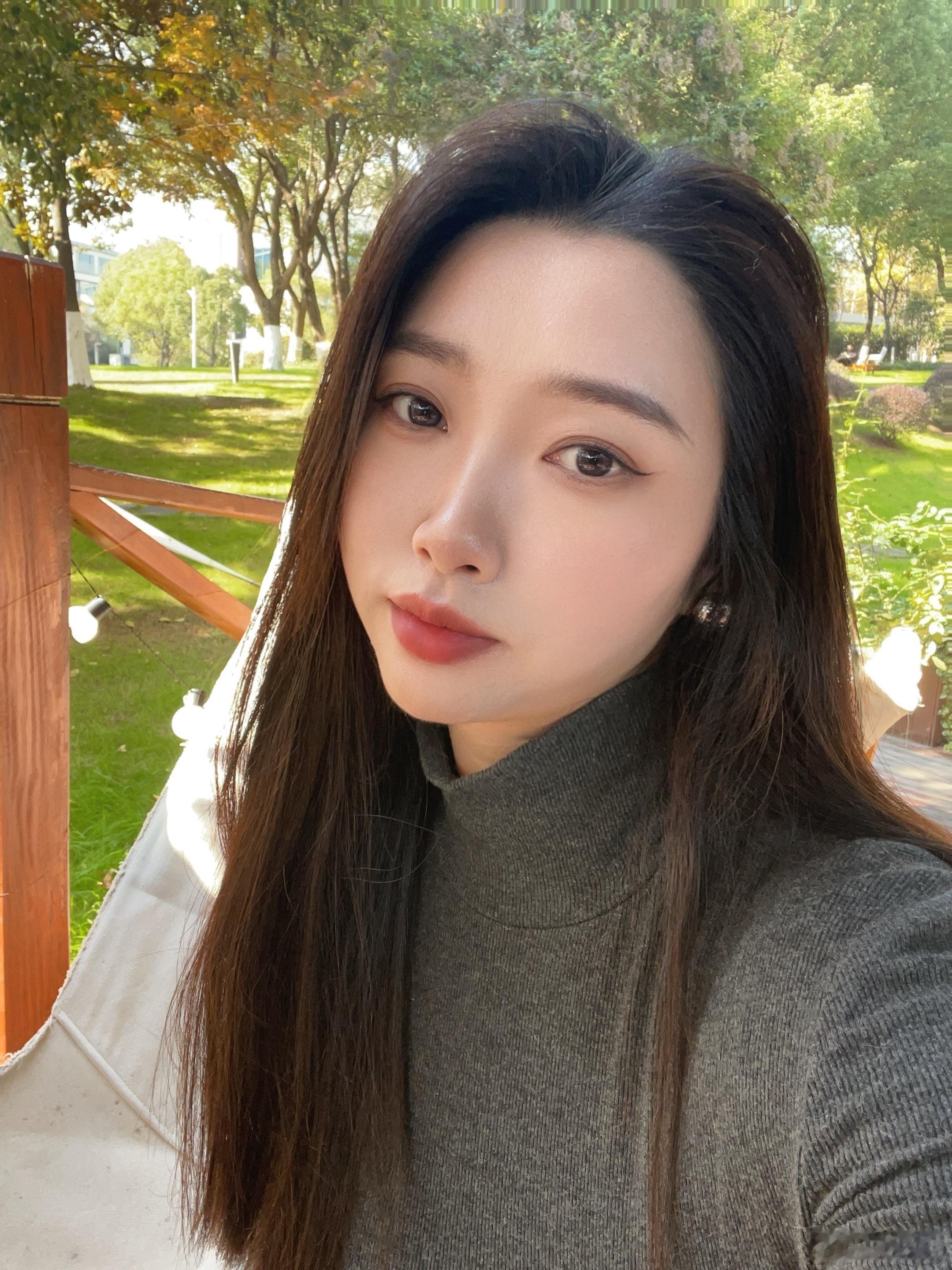 自信，就是大大方方去献丑。真正的强大，是从不怕暴露脆弱开始，你不需要准备好才出发