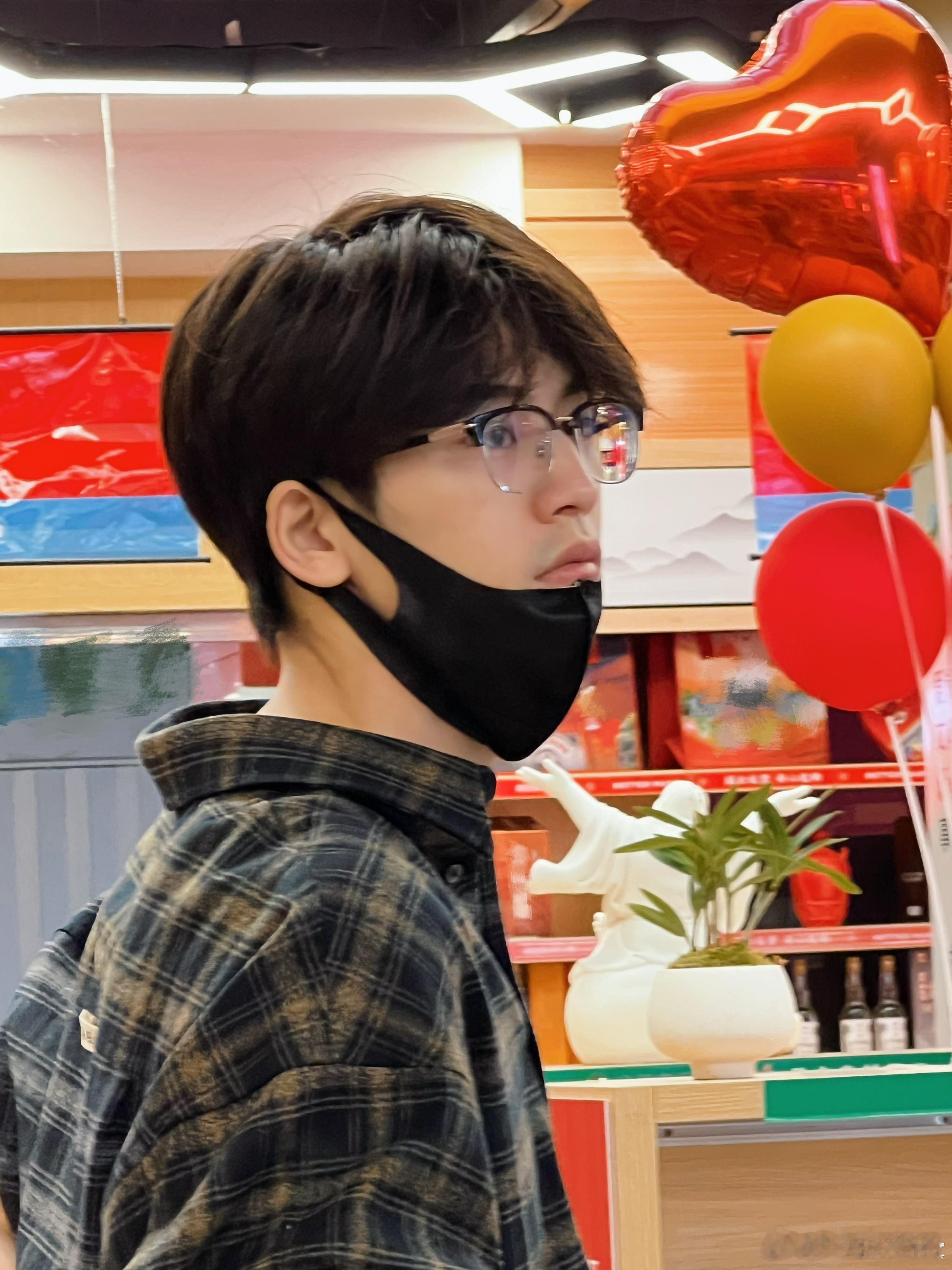 张凌赫今日营业 ​​​