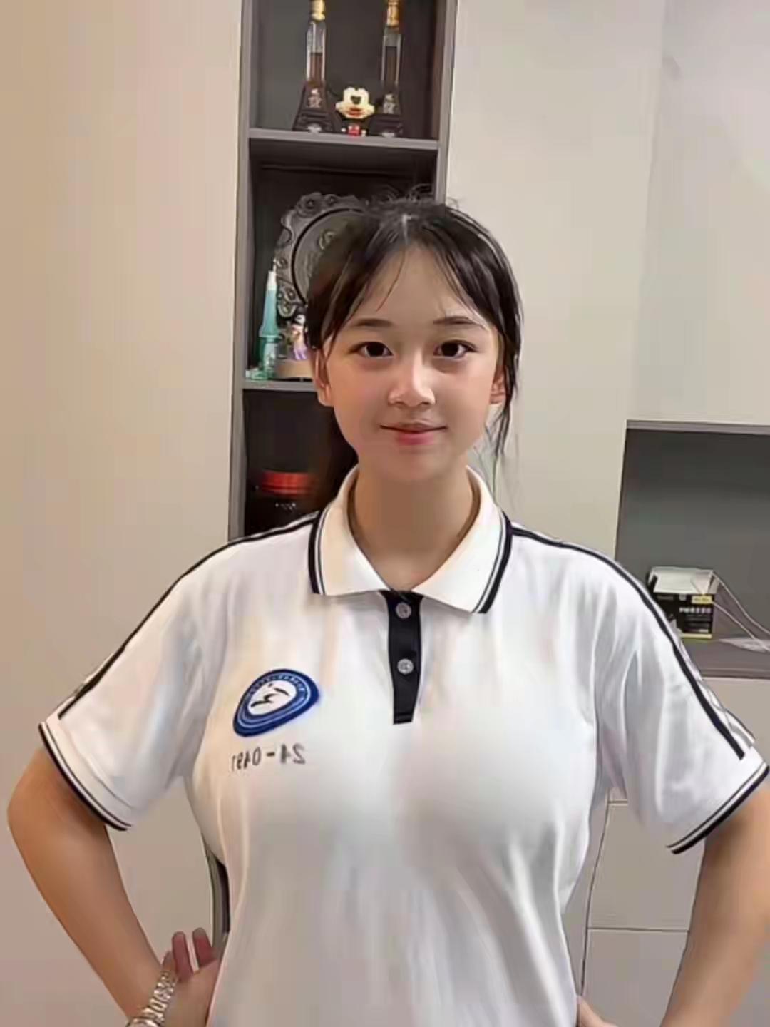 同样都是校服，为什么她穿起来不一样校服