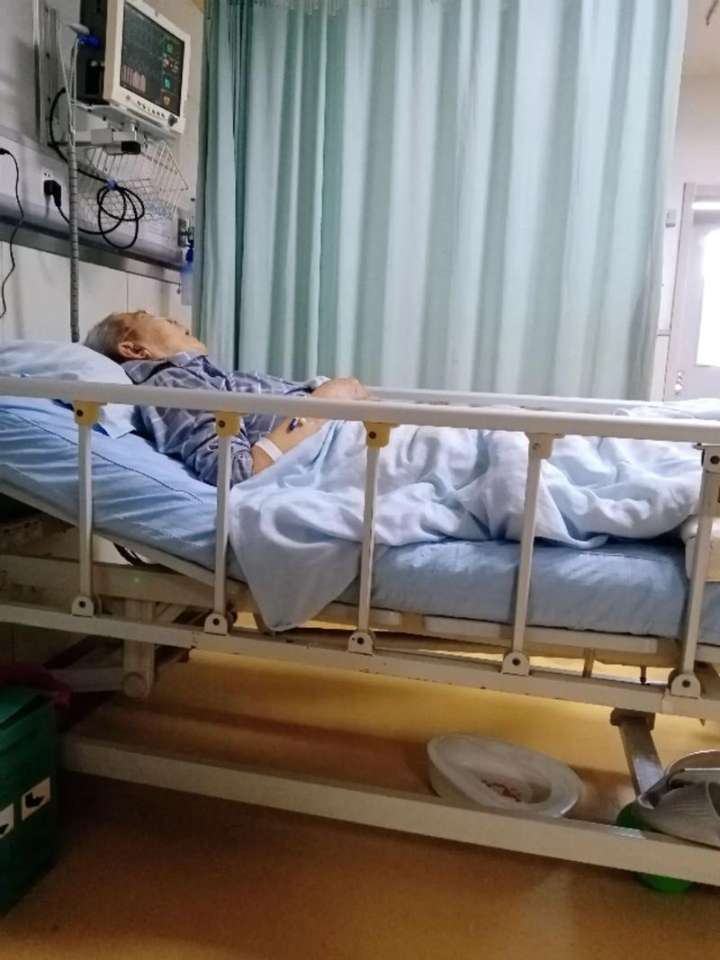 以前总觉得谈钱俗气，现在才明白，钱就是一个人的底气。在家人需要的时候，你能毫不犹
