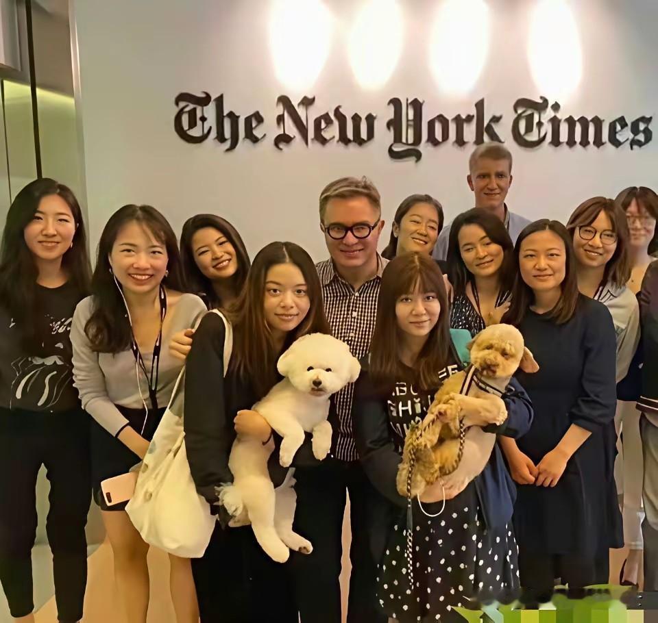 人们经常有个疑问，在美国充当反华先锋的，为什么经常是一些华裔。

她们中有的是电