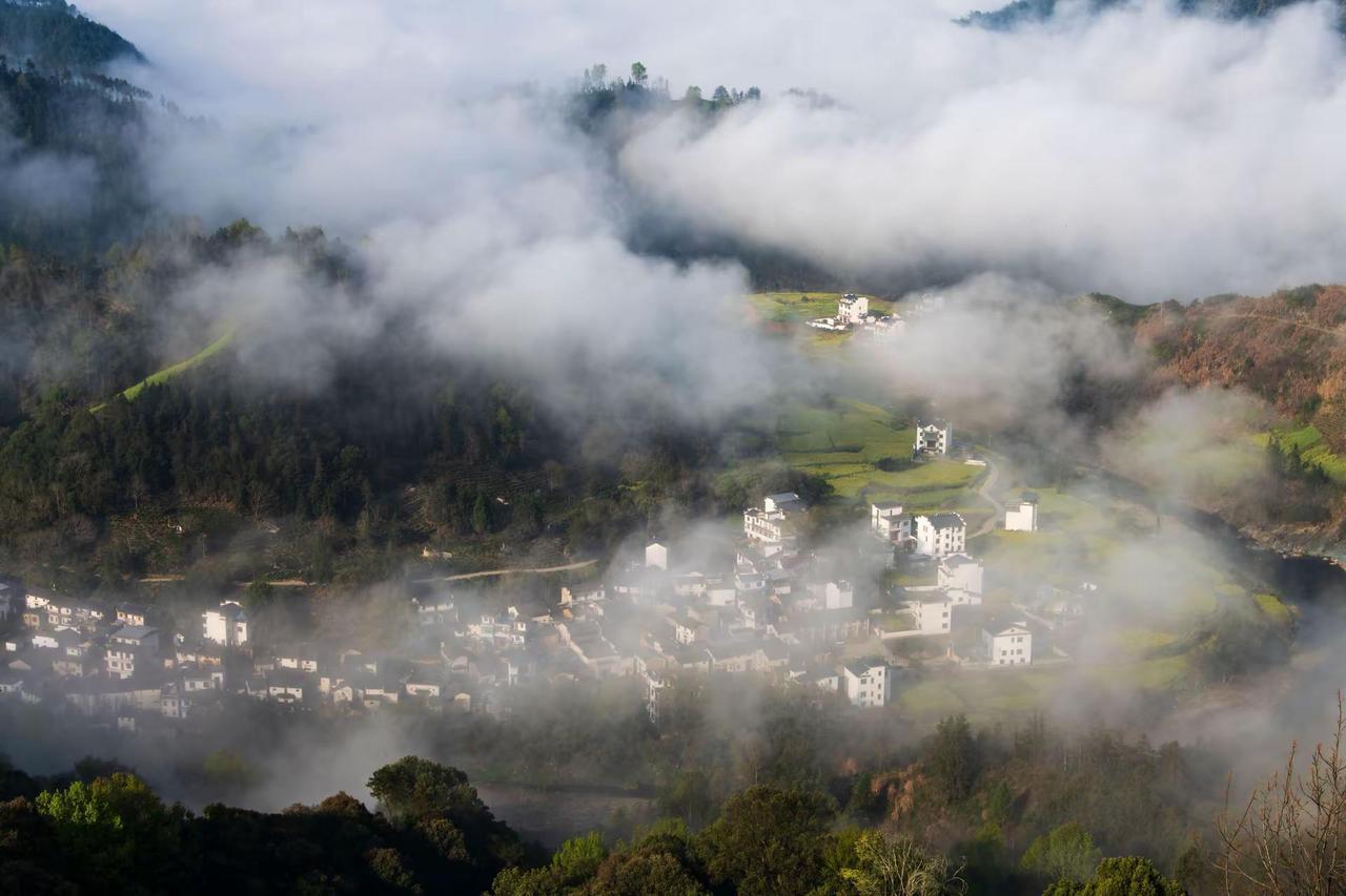 歙县石潭村。歙县石潭村自然风光美如画 大自然风景 云雾缭绕人间仙境