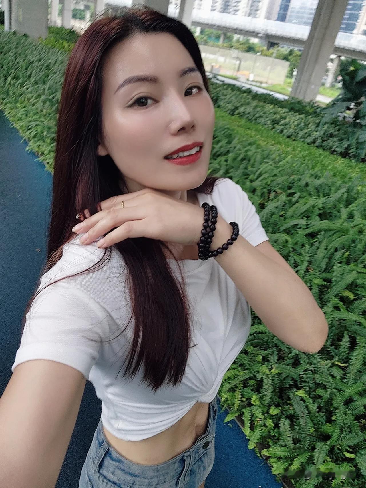 爱运动是一种习惯，也是对生活的一种态度，做自己喜欢的事，开心就好！一起野个好身材