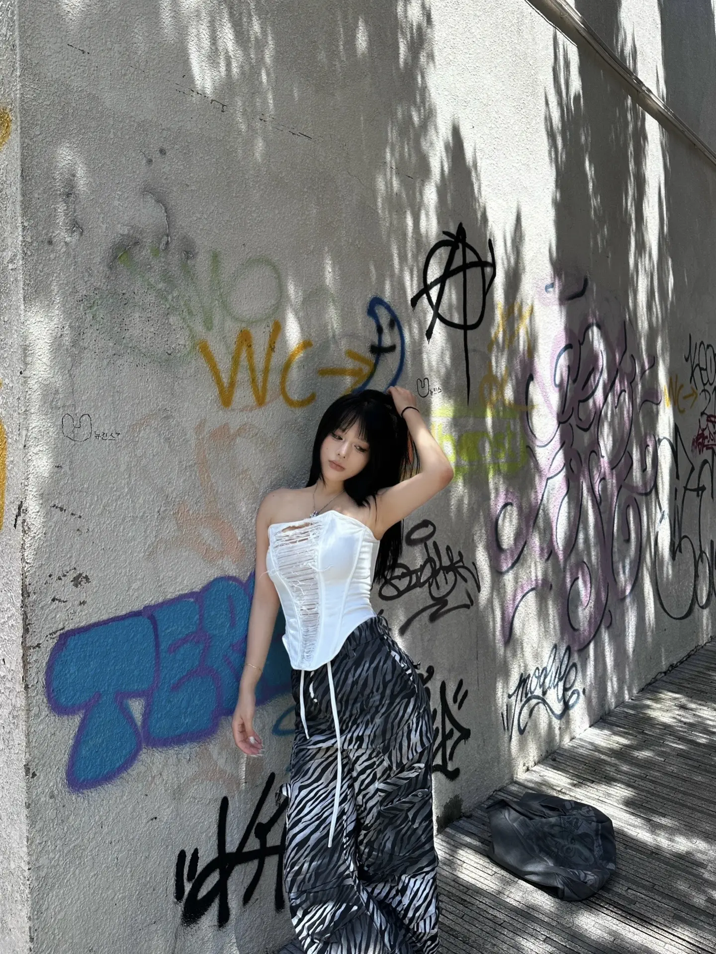 巧了 你也穿了白色入镜。