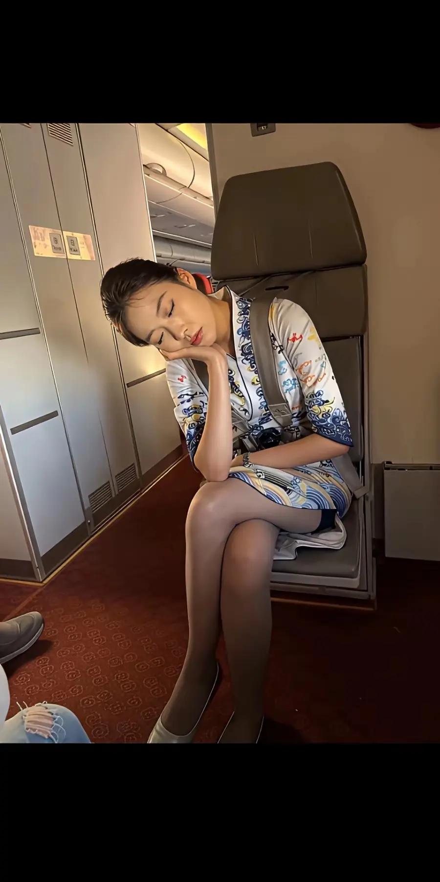 高光背后的空姐是这样的！
梦乡，是我们心中的乐园，是宁静的港湾。