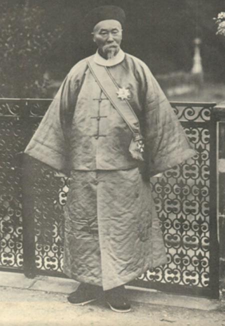 李鸿章办的轮船招商局
   1872年12月，李鸿章奏请试办轮船运输公司，意在通