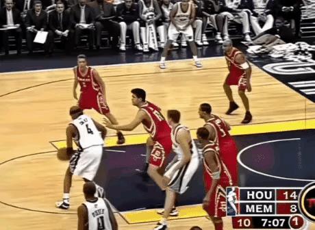 NBA用9年时间定义他是失败品。
然后他换个地方，只用1年就封了神。
斯特罗迈尔