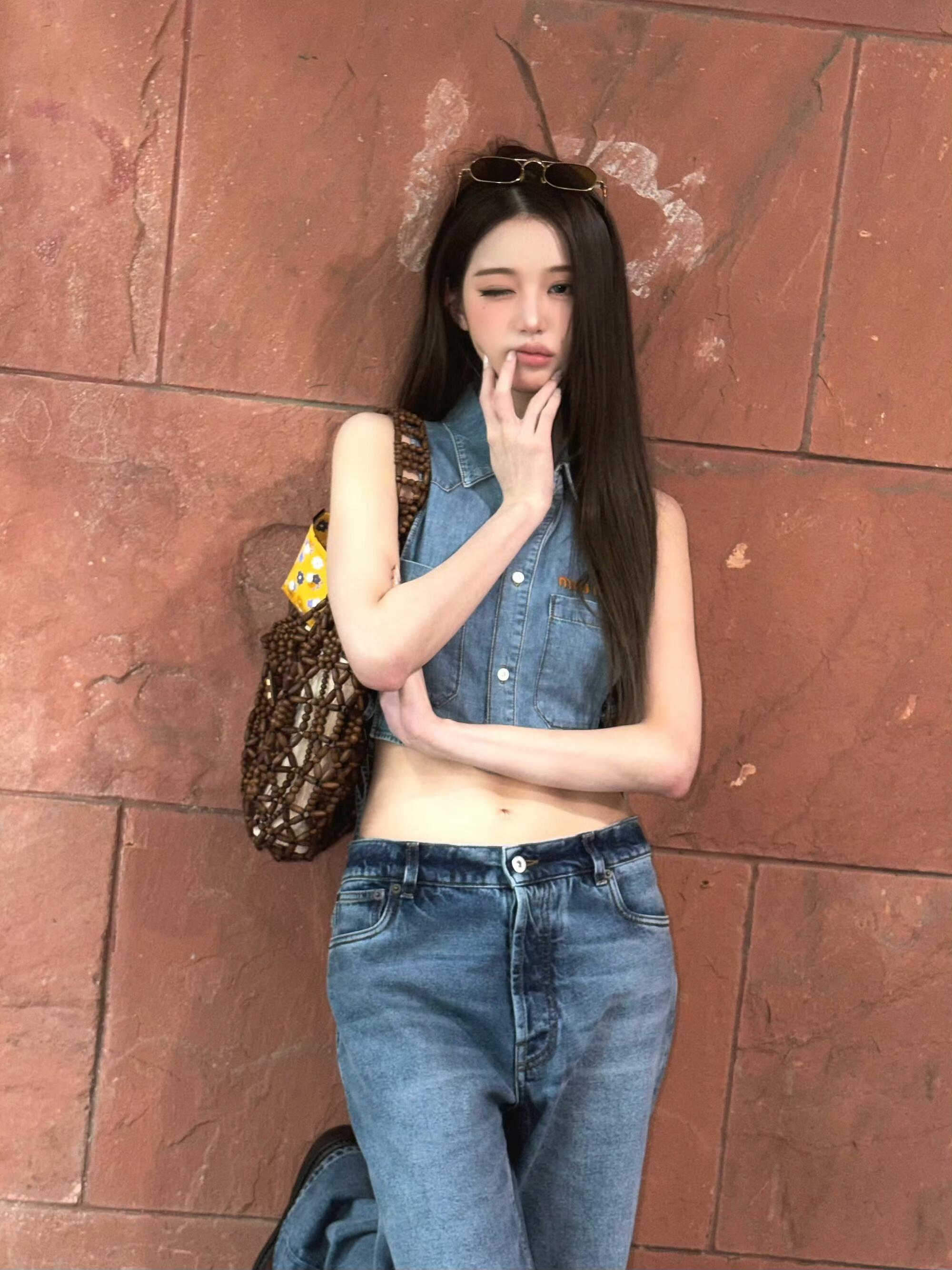 张元英/壁纸分享/韩星壁纸/锁屏推荐/小众壁纸请别悄悄松开你的梦想，迟早有一天它