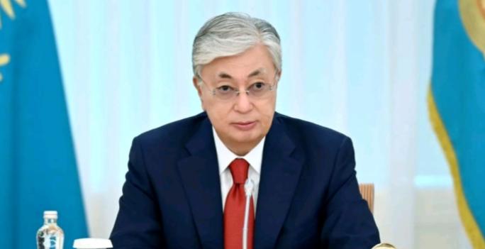 这下俄罗斯也彻底傻眼了！在此前，访日结束之后的，哈萨克斯坦总统来到了俄罗斯，与普